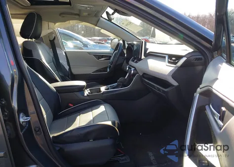 2020 Toyota Rav4 Hybrid Xle z USA, uszkodzony, nr VIN 2T3RWRFV0LW058817